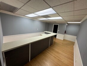 1995 E Oakland Park Blvd, Fort Lauderdale, FL à louer Photo intérieure- Image 2 de 46