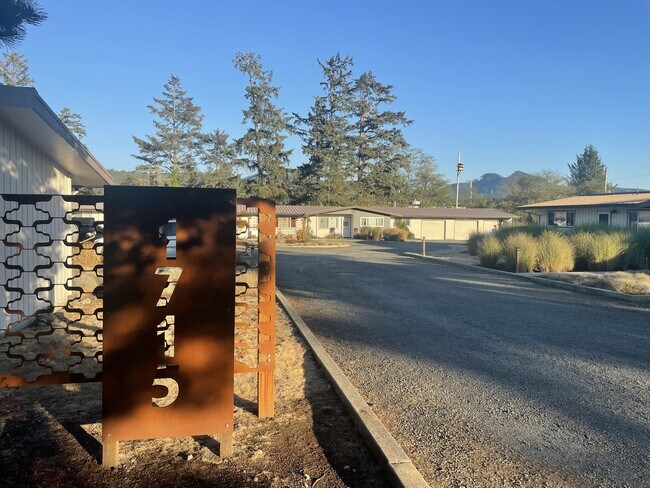 More details for 1715 S Franklin St, Seaside, OR - Multifamily for Sale