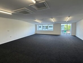 Boundary Ln, Lincoln for lease Interior Photo- Image 2 of 8