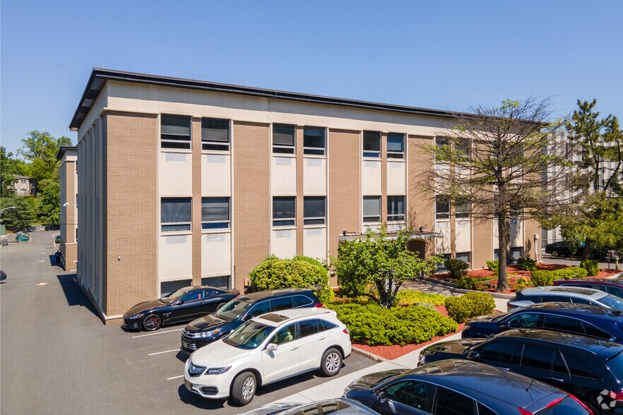 580 Sylvan Ave, Englewood Cliffs, NJ à louer - Photo du bâtiment - Image 2 de 3