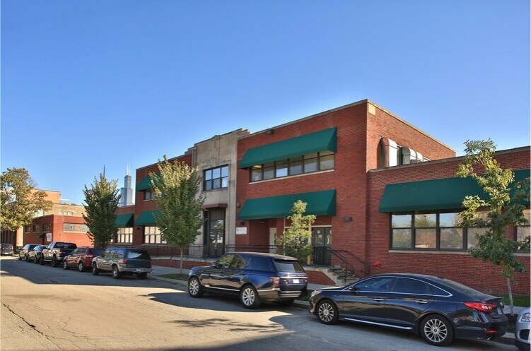1419 W Carroll Ave, Chicago, IL à louer - Photo du bâtiment - Image 1 de 10