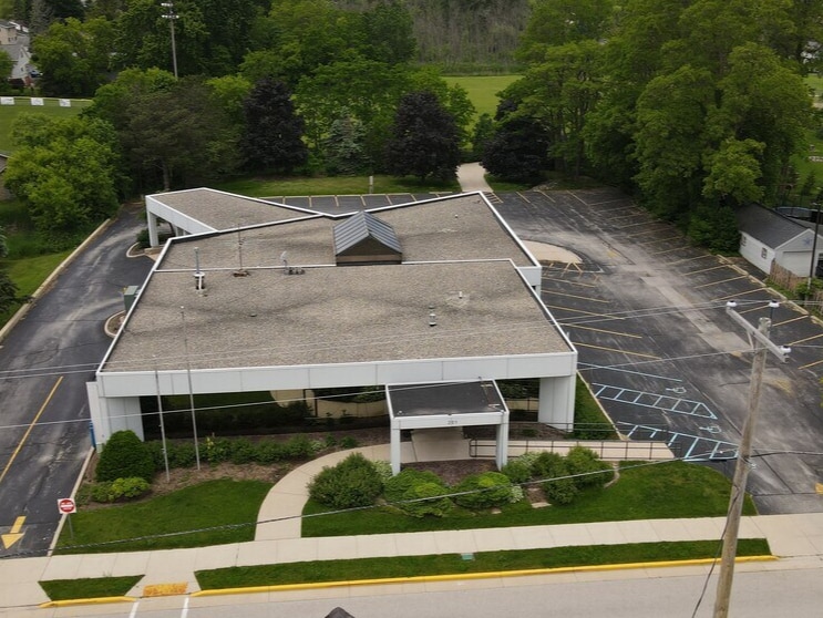 201 Allen St, Random Lake, WI à louer Photo du bâtiment- Image 1 de 24