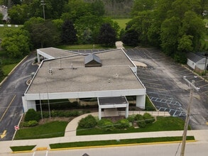 201 Allen St, Random Lake, WI à louer Photo du bâtiment- Image 1 de 24