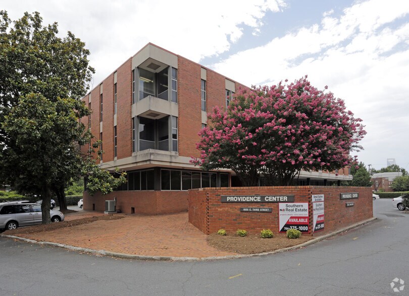 1850 E 3rd St, Charlotte, NC à louer - Photo du bâtiment - Image 3 de 8