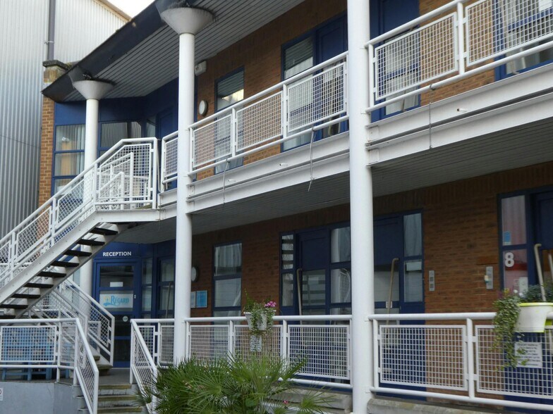 167-169 London Rd, Kingston Upon Thames à louer - Photo du bâtiment - Image 3 de 29