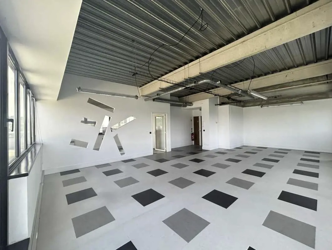 Office in Pantin for lease Interior Photo- Image 1 of 3