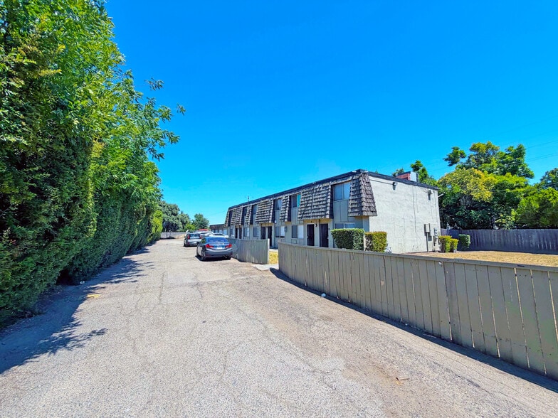 764 E Swain Rd, Stockton, CA for sale - Building Photo - Image 3 of 7