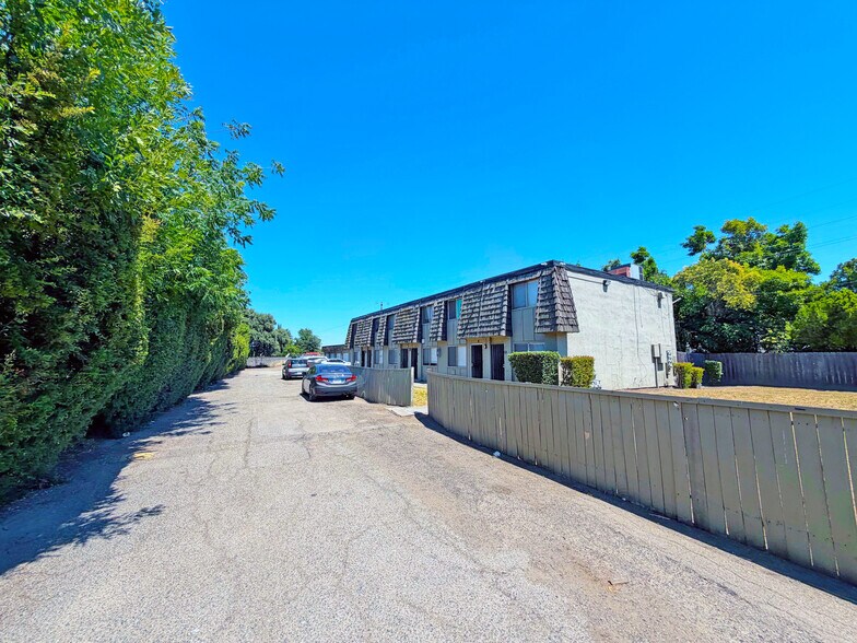 764 E Swain Rd, Stockton, CA à vendre - Photo du bâtiment - Image 3 de 7
