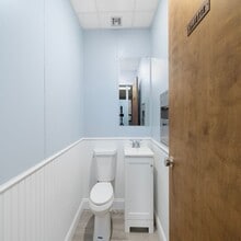 250 Wampanoag Trl, Riverside, RI à louer Photo intérieure- Image 2 de 19