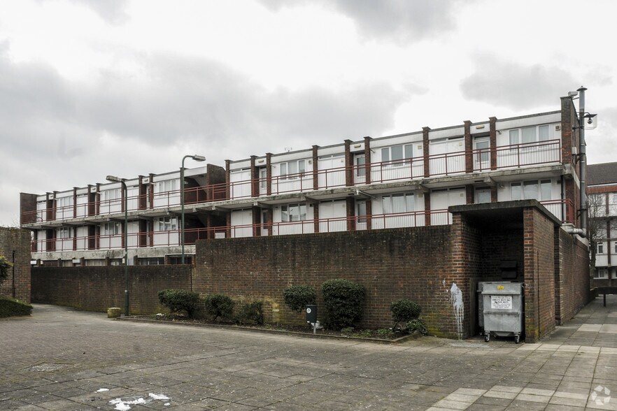 66 Lilburne Walk, Londres à vendre - Photo du bâtiment - Image 2 de 4