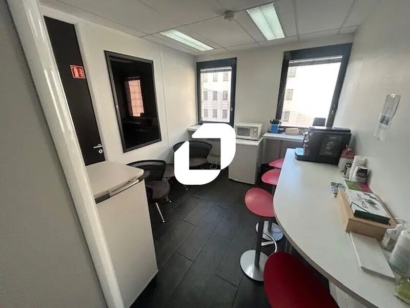 Office in Nanterre for lease Interior Photo- Image 1 of 5
