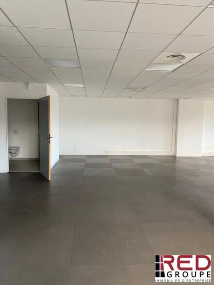 Bureau dans Aubagne à louer - Photo du bâtiment - Image 2 de 5