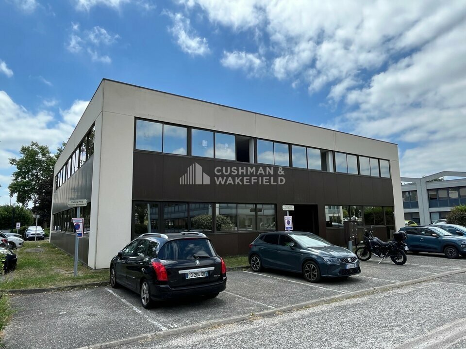 Office in Gradignan for lease Building Photo- Image 1 of 9