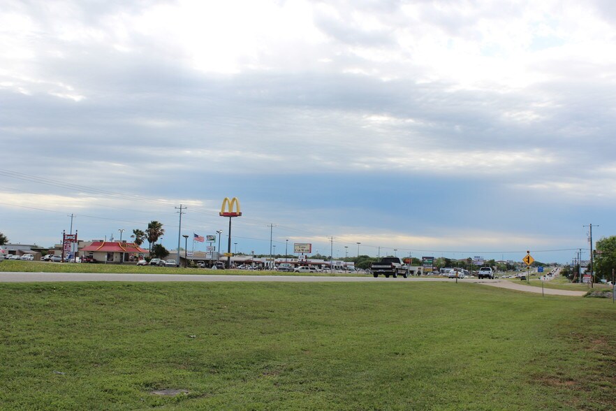 531 10th St, Floresville, TX à vendre - Autre - Image 3 de 6