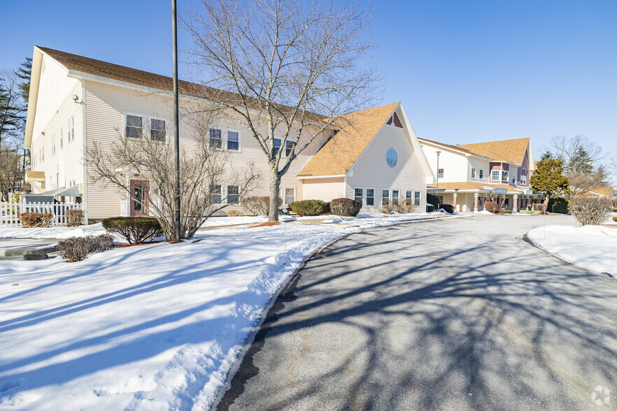 30-32 Daniel Webster Hwy, Merrimack, NH for lease - Building Photo - Image 1 of 7