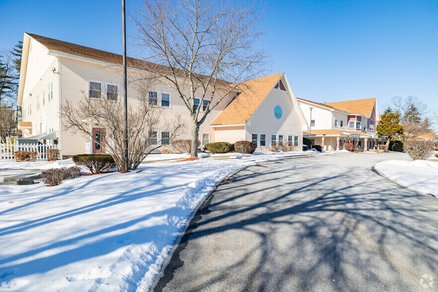 30-32 Daniel Webster Hwy, Merrimack, NH à louer - Photo du bâtiment - Image 1 de 7