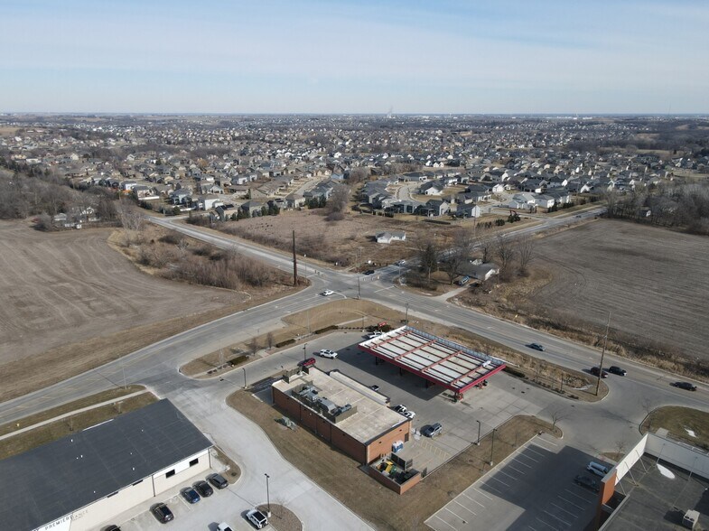 1105 NE Douglas Pkwy, Waukee, IA à vendre - Photo du bâtiment - Image 2 de 2