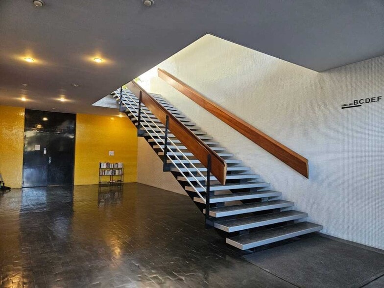 Bureau dans Boulogne-Billancourt à louer - Hall d’entrée - Image 2 de 11