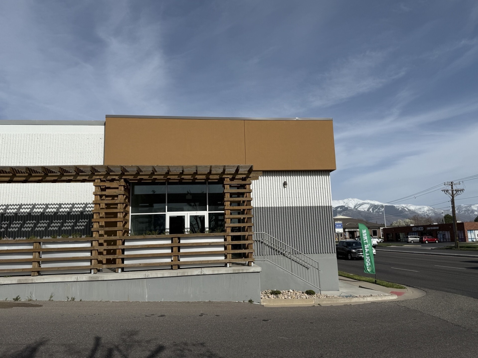 2010 N Main St, Layton, UT for lease Building Photo- Image 1 of 6