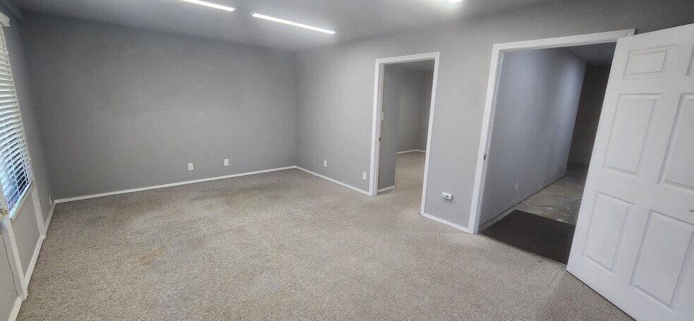 4959 E Dakota Ave, Fresno, CA à louer - Photo du bâtiment - Image 3 de 5