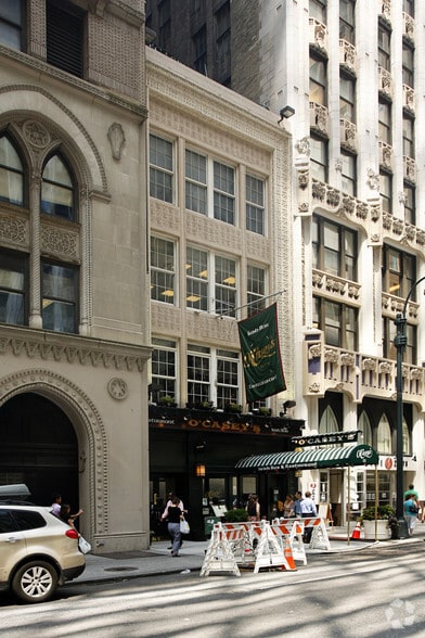 22 E 41st St, New York, NY for lease - Building Photo - Image 3 of 3