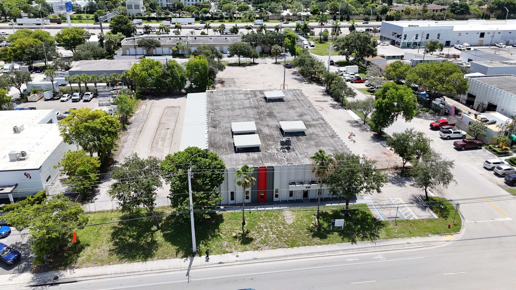 590 SW 12th Ave, Pompano Beach, FL à louer Photo du bâtiment- Image 1 de 31