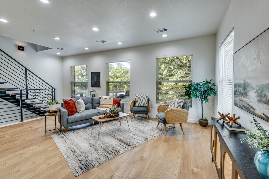 504 O Connor Rd, Irving, TX à vendre - Photo intérieure - Image 1 de 73