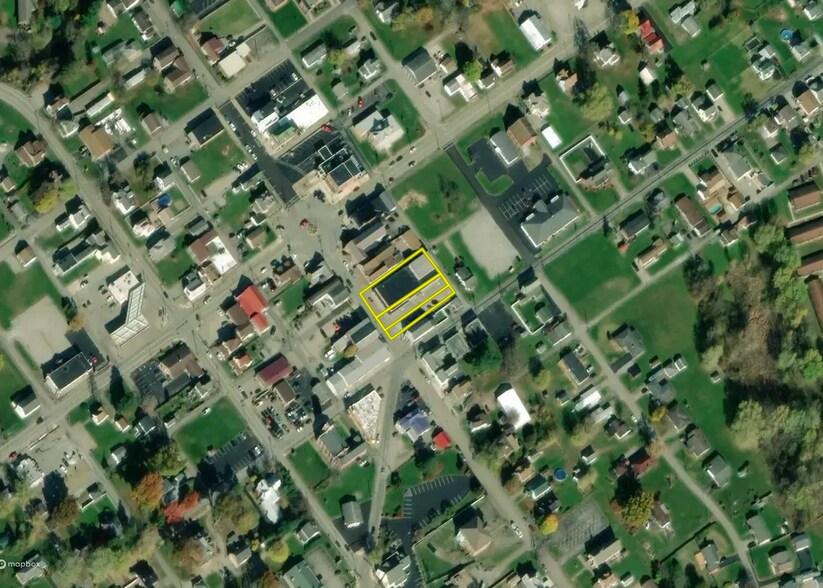 106 S Market St, Carmichaels, PA à vendre - Photo du bâtiment - Image 1 de 1