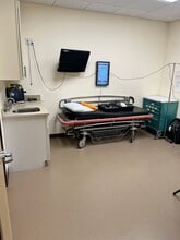 400 S Oyster Bay Rd, Hicksville, NY à louer Photo intérieure- Image 2 de 10