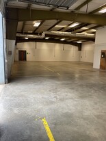 Commercial / Warehouse Space - Entrepôt