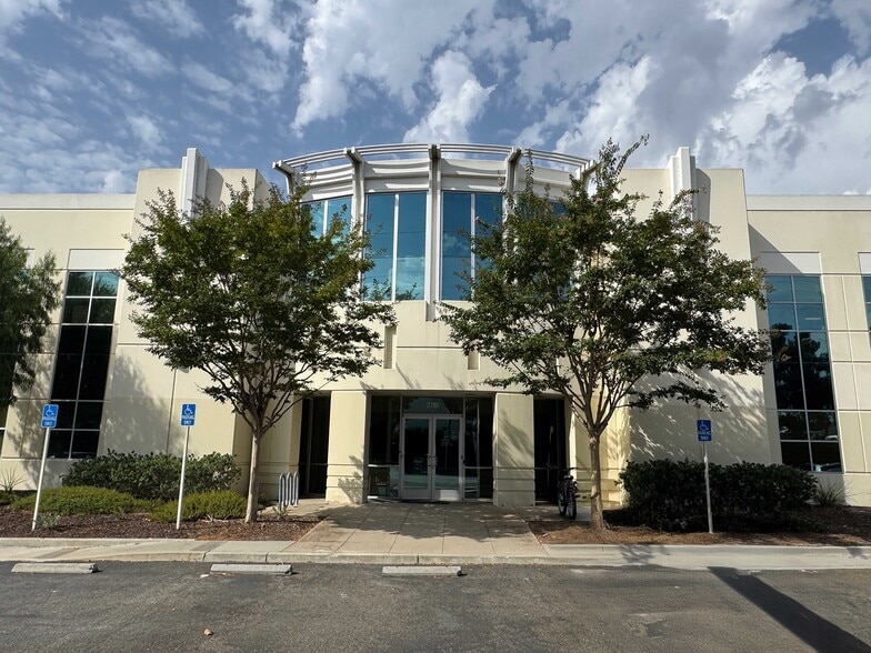 2701 Media Center Dr, Los Angeles, CA for lease - Building Photo - Image 2 of 6