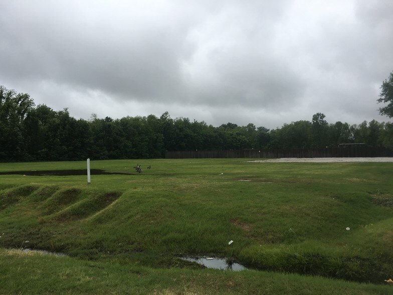 2415 Whitten Rd, Memphis, TN à vendre - Photo du bâtiment - Image 2 de 5