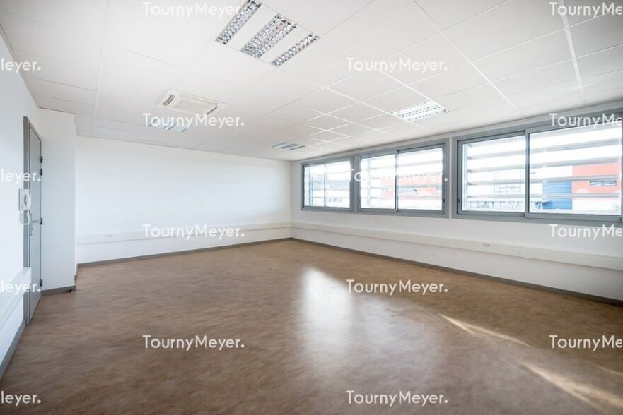 40 Avenue Des Gardians, Castries for lease - Interior Photo - Image 3 of 13