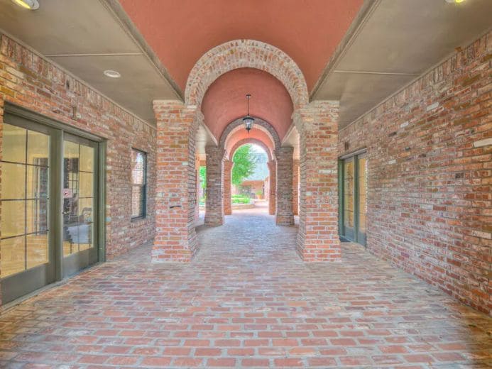 1300 E 9th St, Edmond, OK for lease - Building Photo - Image 3 of 4