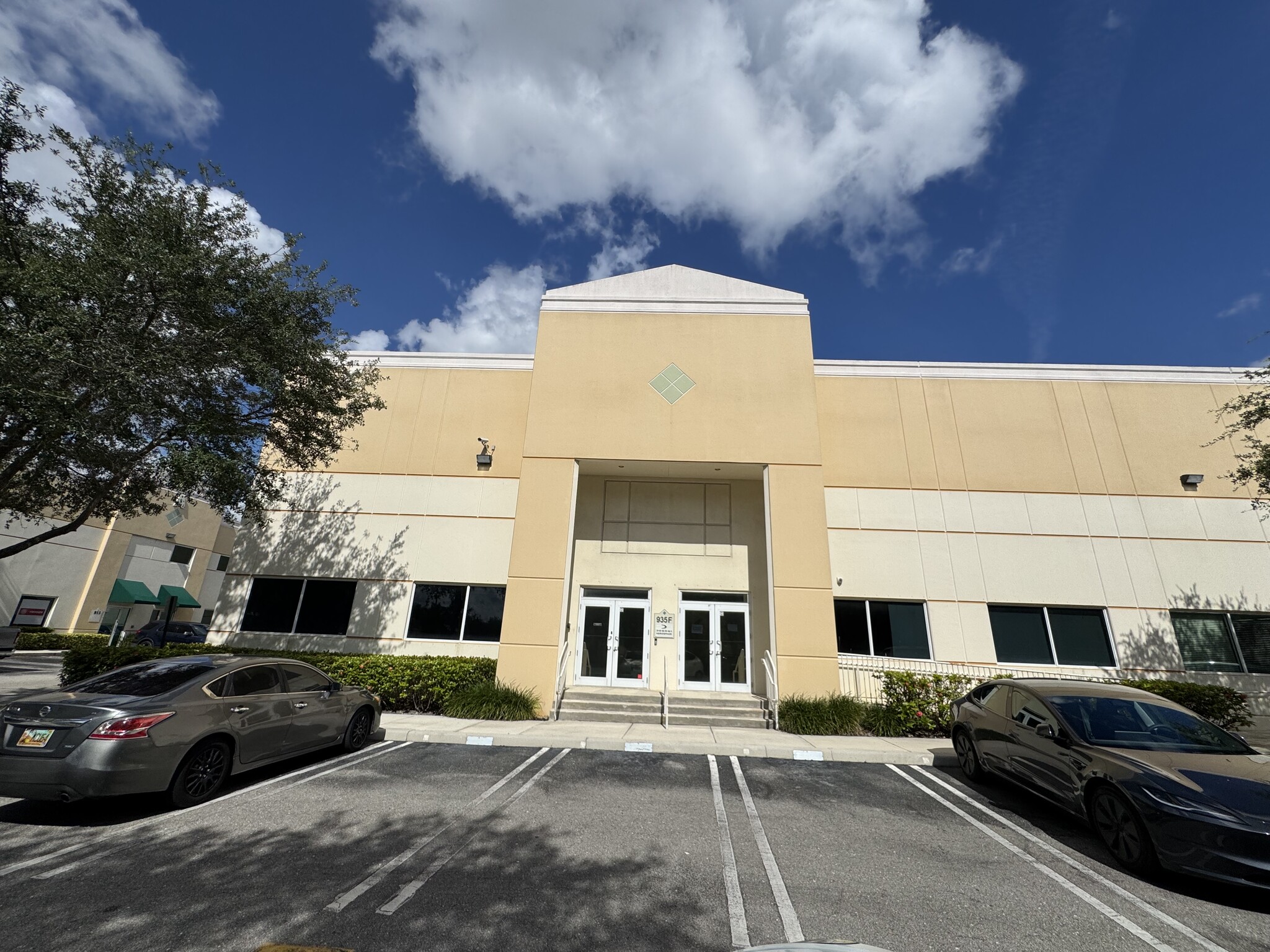 935 NW 31st Ave, Pompano Beach, FL for lease Building Photo- Image 1 of 27