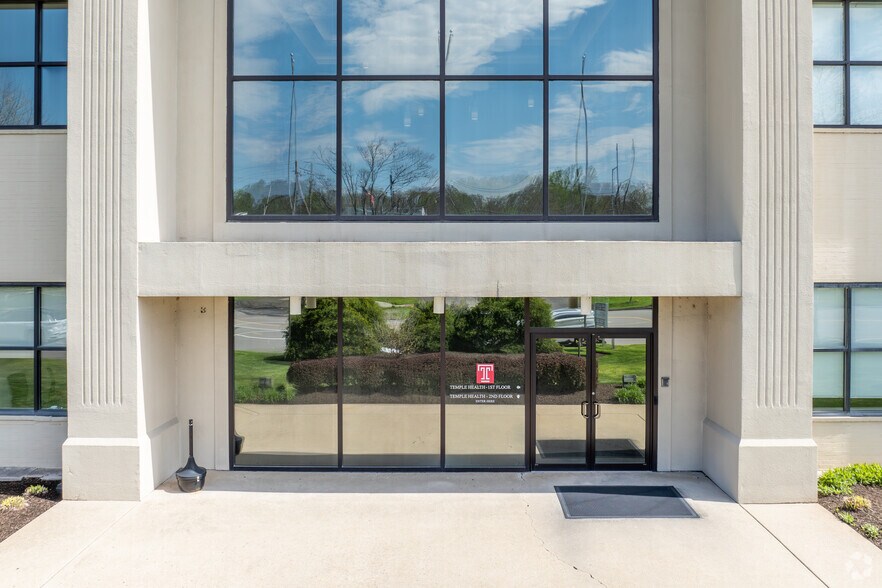 515 Pennsylvania Ave, Fort Washington, PA à louer - Photo du bâtiment - Image 3 de 5