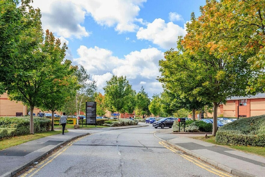 Bruntcliffe Rd, Morley à louer - Photo du bâtiment - Image 3 de 7