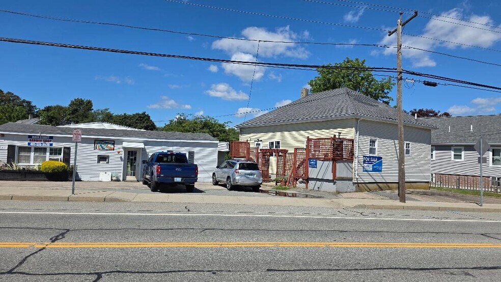 741 Main Rd & 2 Haskins Rd, Tiverton, RI à vendre - Photo du bâtiment - Image 3 de 23