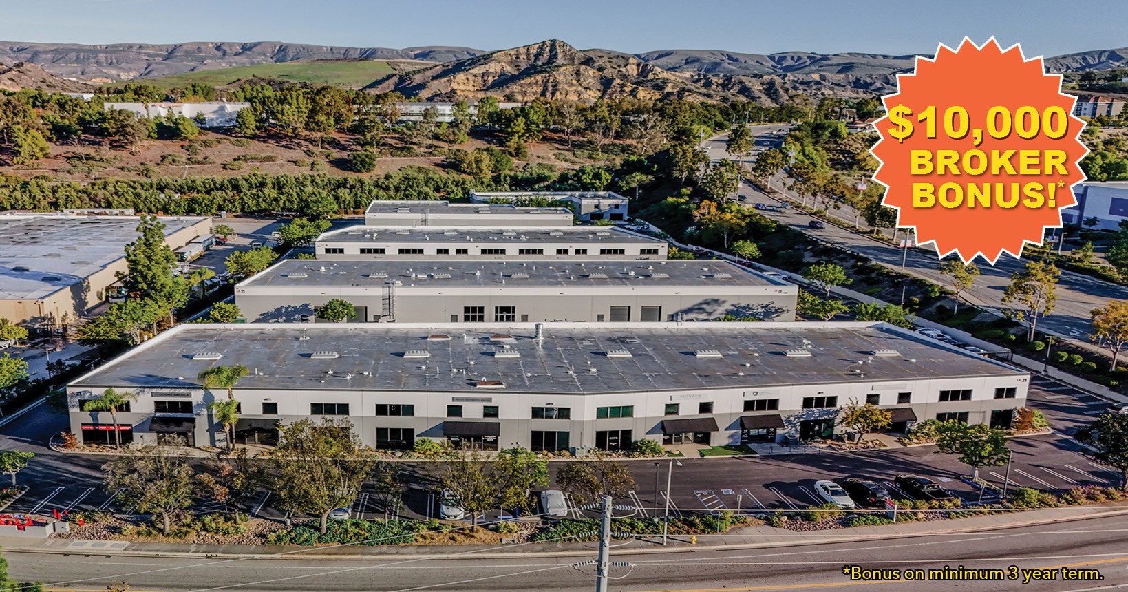 21-29 W Easy St, Simi Valley, CA à louer Photo du bâtiment- Image 1 de 24