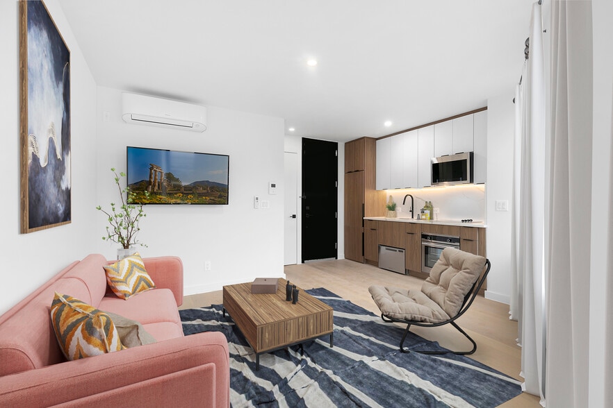 5407 Roosevelt Ave, Woodside, NY for sale - Interior Photo - Image 3 of 21