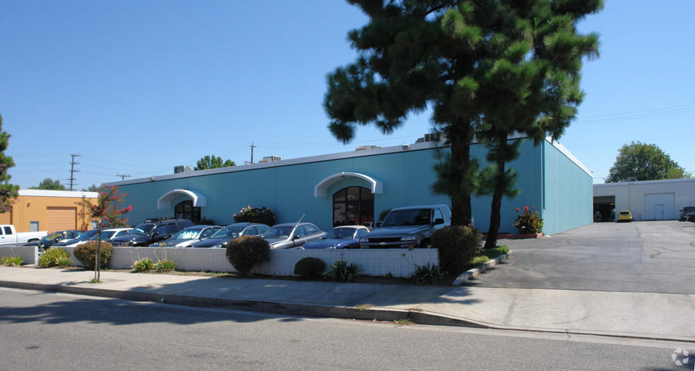 9030-9040 Eton Ave, Canoga Park, CA for sale - Building Photo - Image 3 of 6