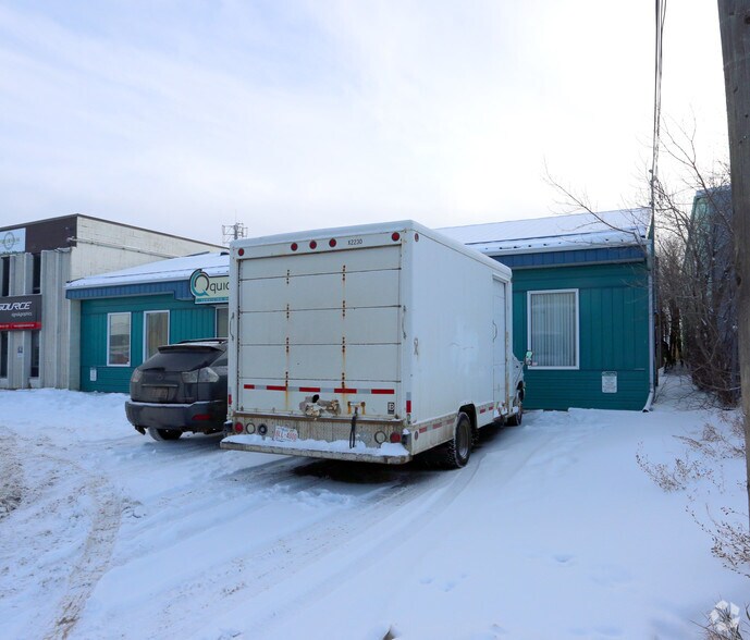 15627 112th Ave NW, Edmonton, AB à vendre - Photo du bâtiment - Image 2 de 10