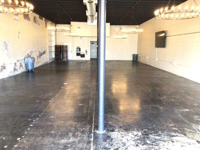 108 W McCart St, Krum, TX à louer - Photo du bâtiment - Image 2 de 12