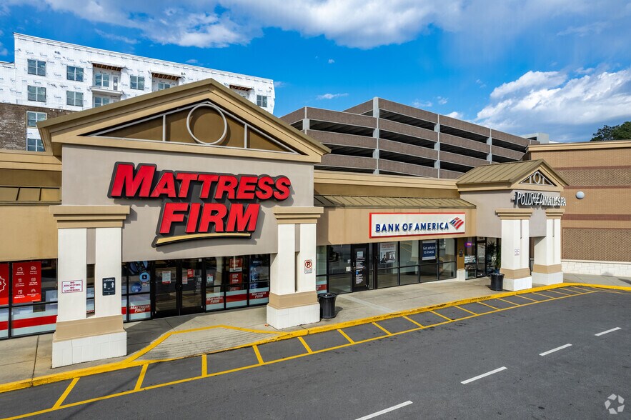 3974 Peachtree Rd, Atlanta, GA à louer - Photo du bâtiment - Image 3 de 5