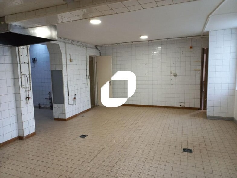 Retail in Seclin for sale - Interior Photo - Image 2 of 7