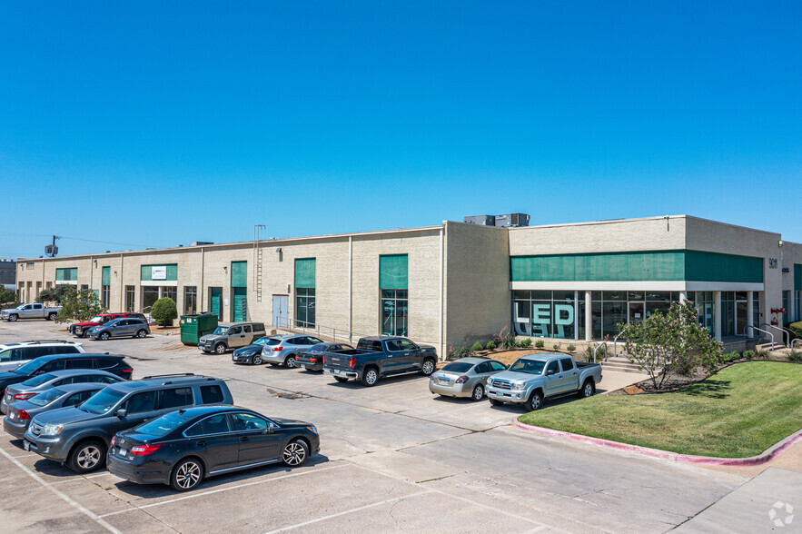 9011 John Carpenter Fwy, Dallas, TX for lease - Primary Photo - Image 1 of 6