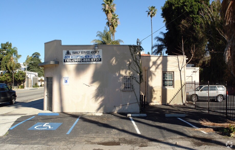 1661 N E St, San Bernardino, CA à vendre - Photo du bâtiment - Image 2 de 6