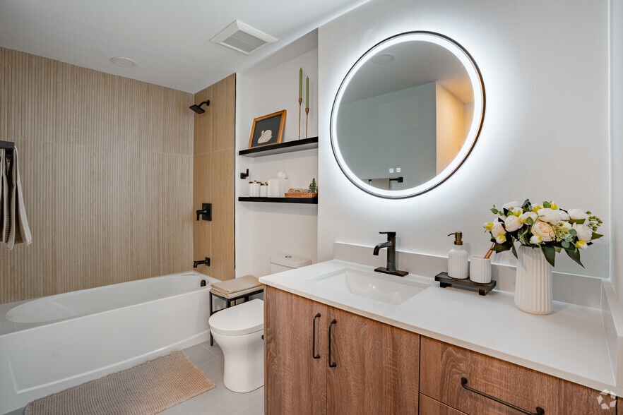 2479 Northeast 192 Street, Miami, FL for lease - Interior Photo - Image 3 of 27