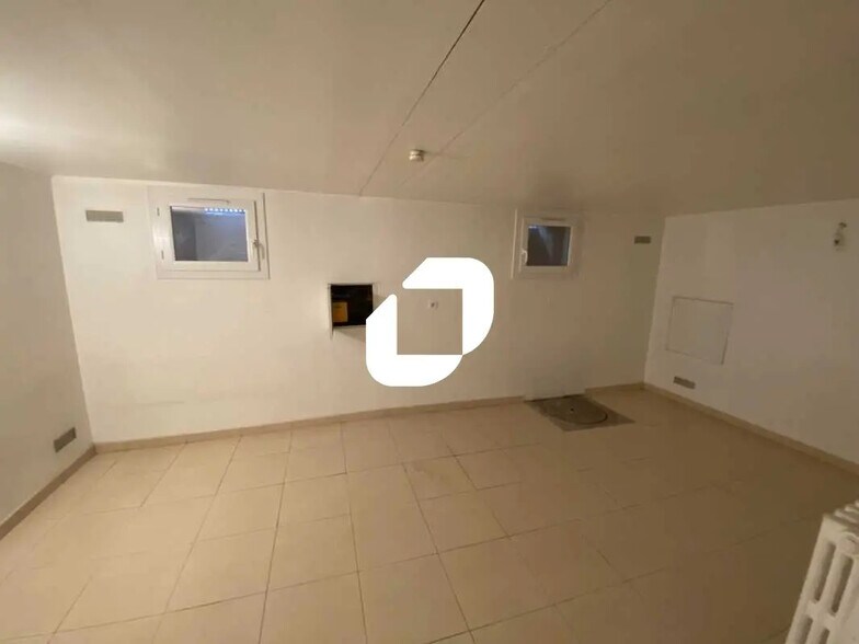 Office in Montrouge for lease - Building Photo - Image 3 of 10