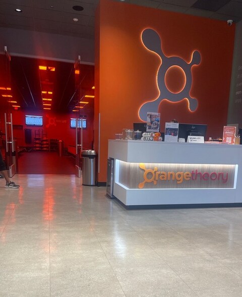 139 N San Fernando Blvd, Burbank, CA à vendre - Photo du bâtiment - Image 2 de 6